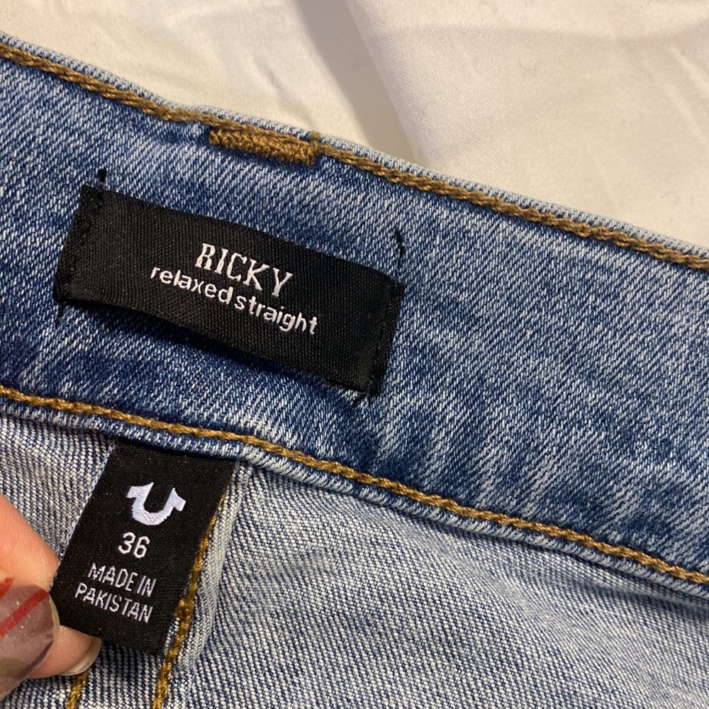 NWT Never worn True Religion Ricky Relaxed straight
Light wash jeans - Picture 8 of 10